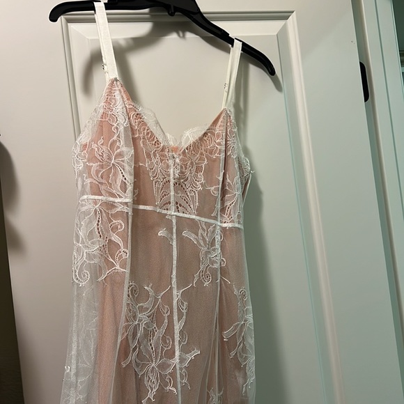 Cinq a sept lace nude dress - Picture 12 of 16